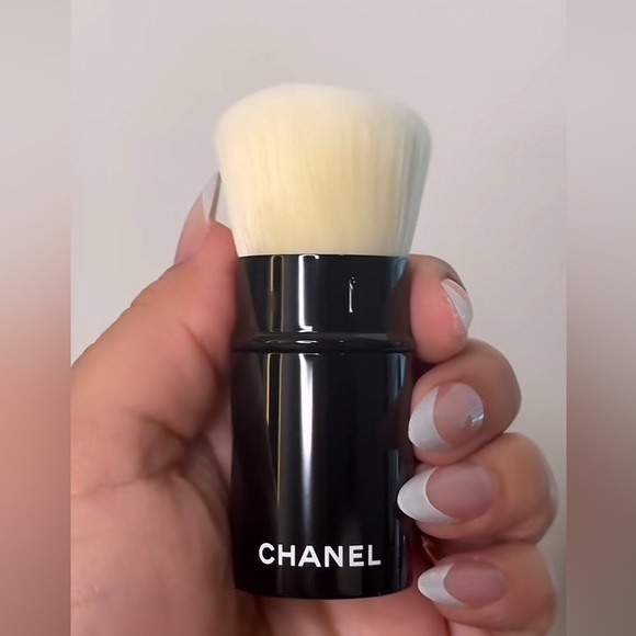 🌸Chanel Les Beiges Retractable Kabuki Brush NEW AND PHOLD POUNCH 🌸 - Picture 6 of 14